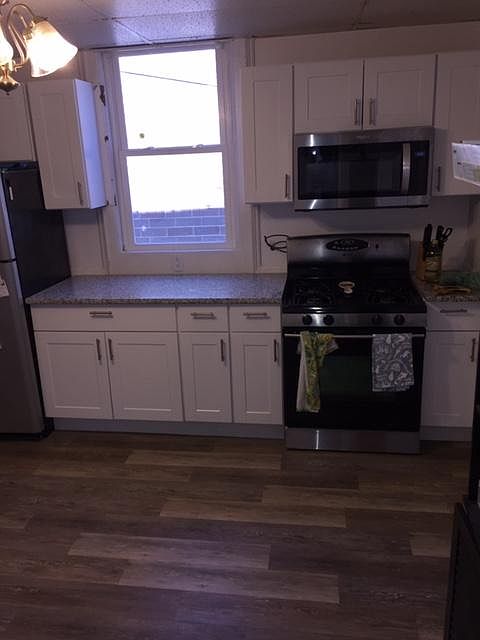 1st image of 1315 W Melrose St APT 1