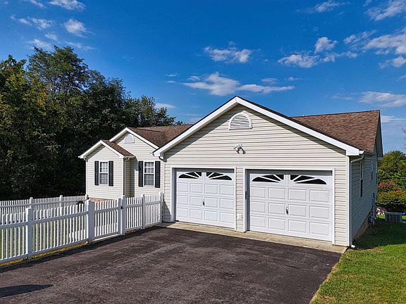 5th image of 1083 Pheasant Ln