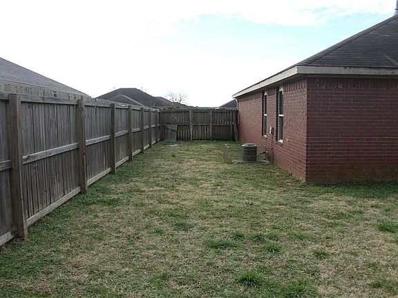 3rd image of 208 E Southern Trace Dr