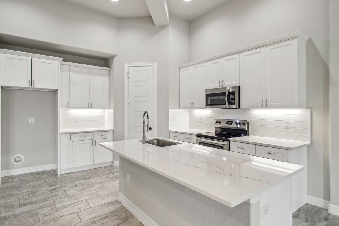 W Short Meadow Dr-02042025-015.jpg