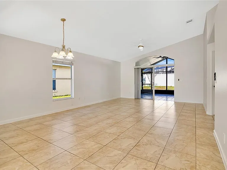 1538 Avleigh Cir — Photo 3