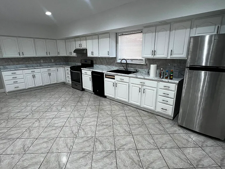 Edwards Pl — Photo 2