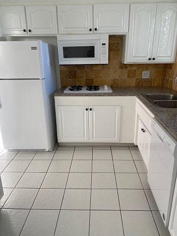 1st image of 454 N Oakhurst Dr