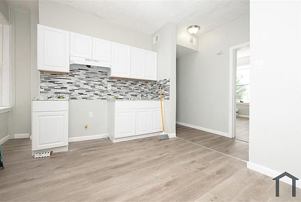 1st image of 653 Mount Prospect Ave APT 4A