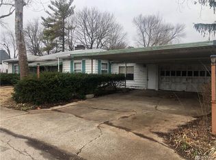 819 N Maple Ave, Fairborn, OH