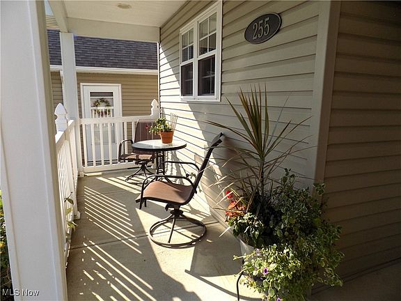 3rd image of 255 Harvest Ln