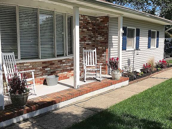 3rd image of 365 Kildare Dr