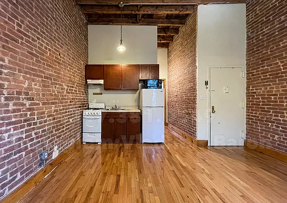 Rented by JB Mac Real Estate Inc. | media 9