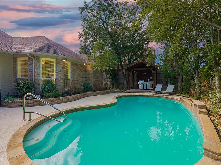 1811 Forest Meadow Ln — Photo 46