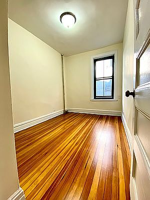 4th image of 539 E 78th St APT 4I