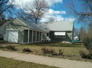621 11th Ave SE, Minot, ND 58701