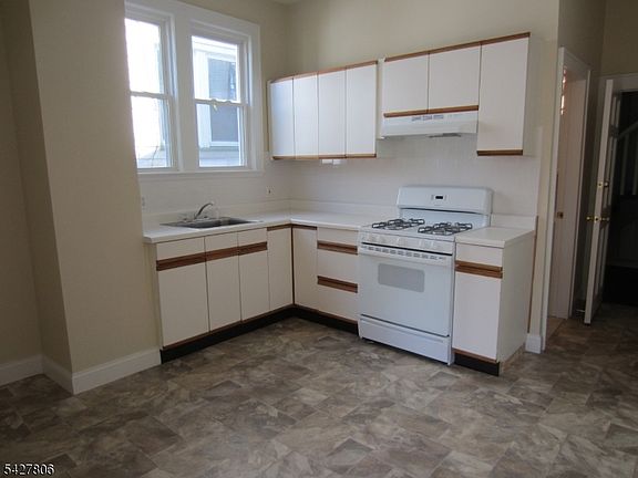 3rd image of 367 Hoover Ave