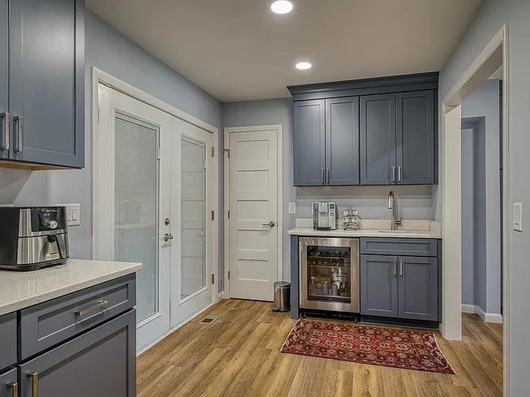 214 Howard St — Photo 10