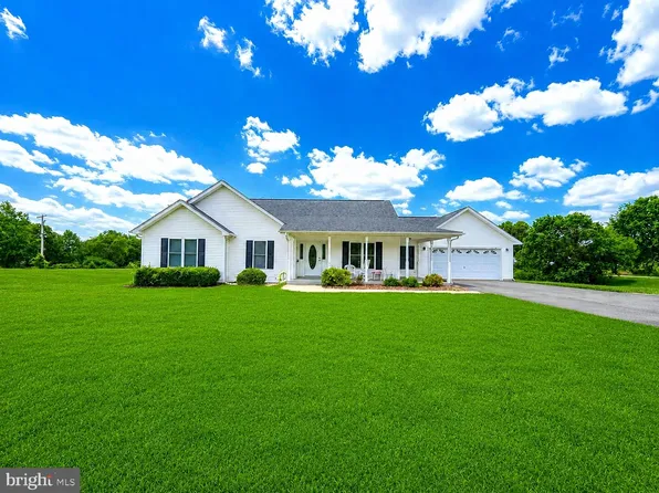 39 Grouse Knoll Ln, Summit Point, WV 25446