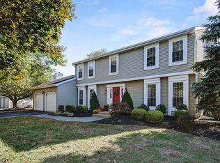 10 Windsor Ct, Somerset, NJ 08873
