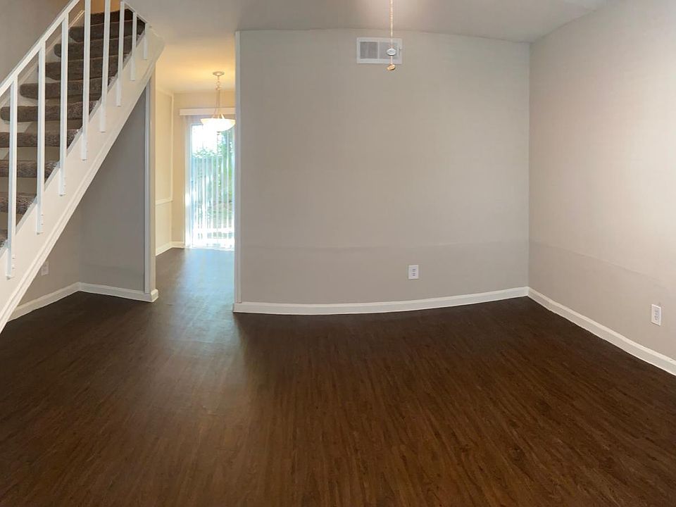 1st image of 1302 E Broadway St #115