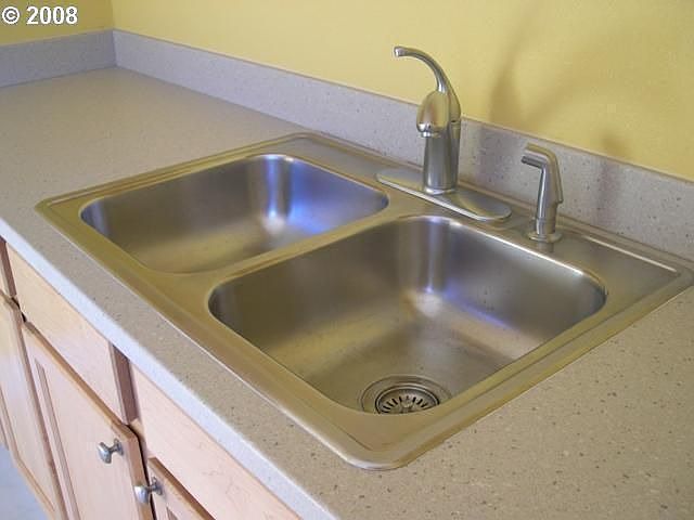 2nd image of 2438 NE Killingsworth St APT 6