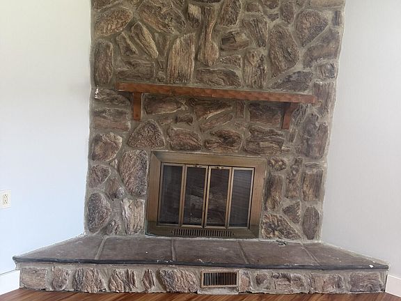 2nd image of 721 Wayland Dr