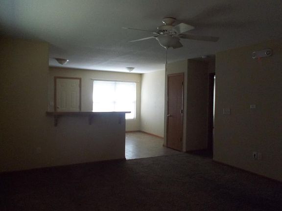 Living Room thru to Kitchen Aera
