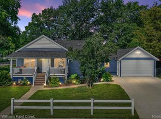 201 Park Ave, Holly, MI