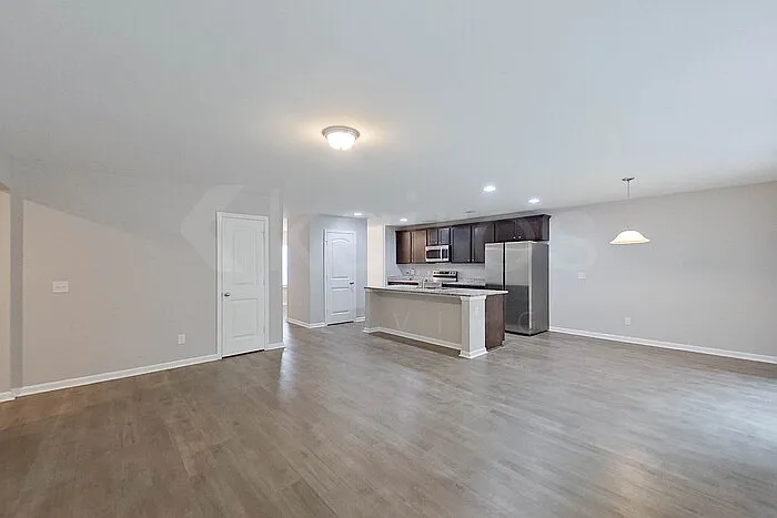 5 bed, 3.0 bath, 2455 sqft, $2,545 — Photo 3