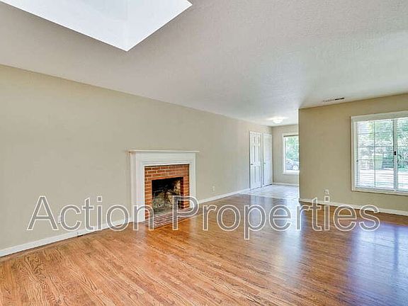 4th image of 290 Iris Way