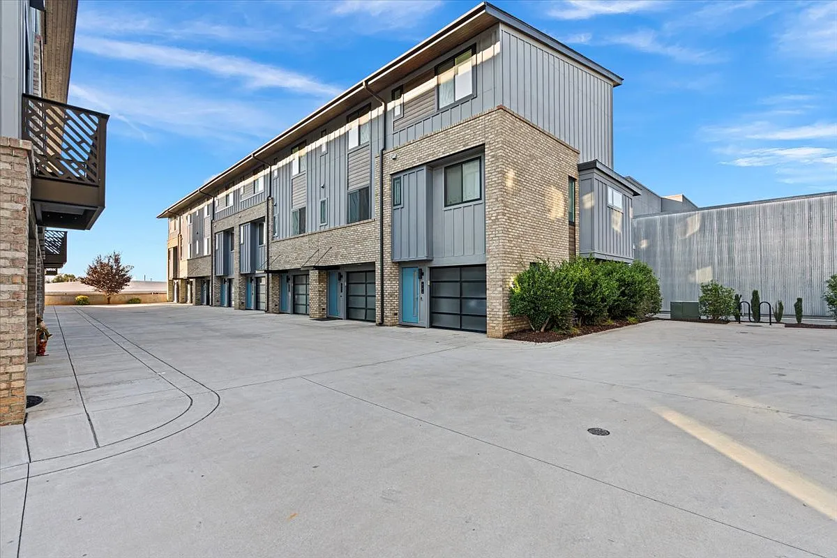 250 Domain Way - 1 — Photo 2