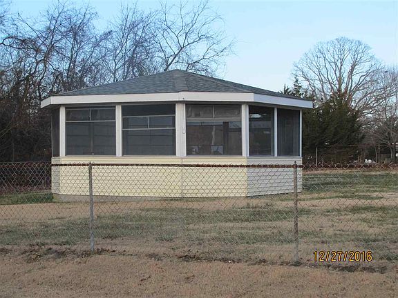 3rd image of 624 Woodbine Ave