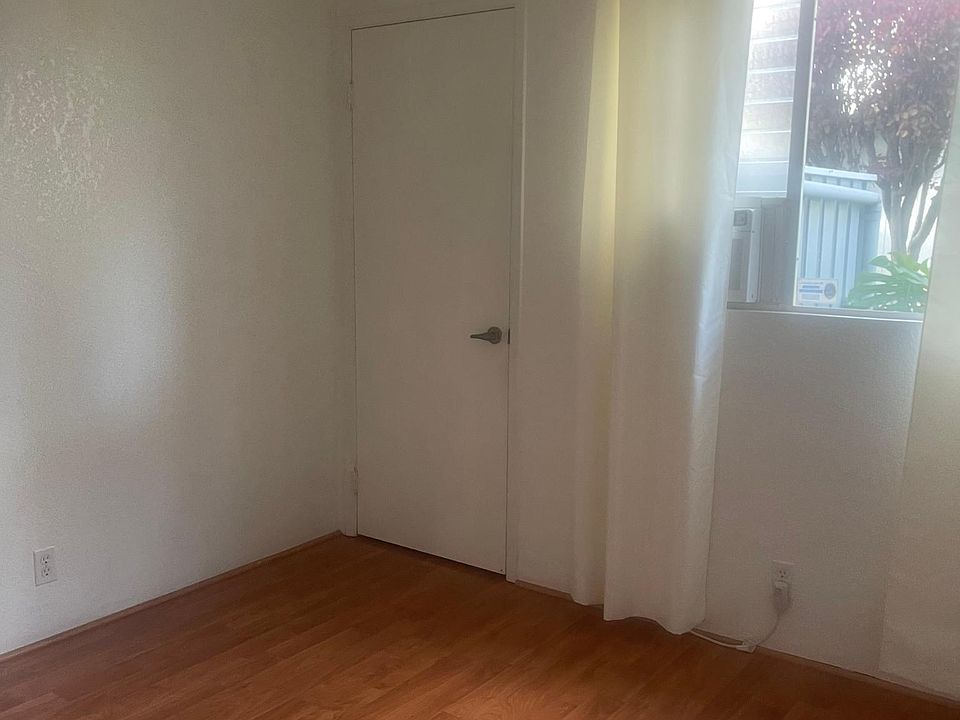 1st Bedroom/window ac unit/closet door
