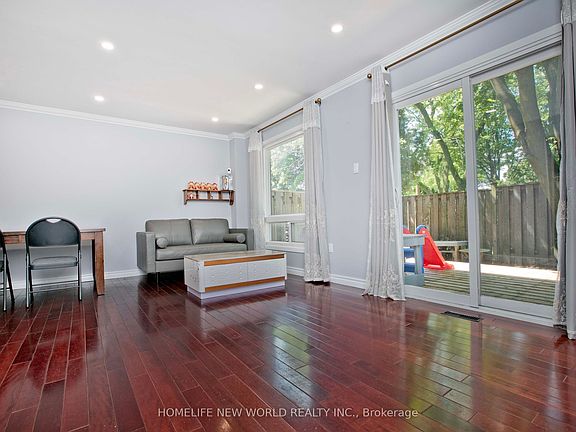 5th image of 1180 Sandhurst Cir #7
