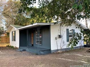 707 S Covington St, Stockdale, TX 78160