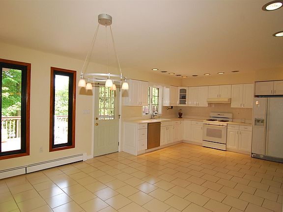 2nd image of 49 Forest Ave