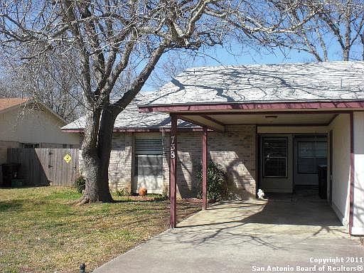3rd image of 738 Rosewood Ave