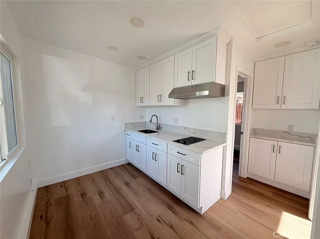 3 bed, 1170 sqft, $2,900 — Photo 3