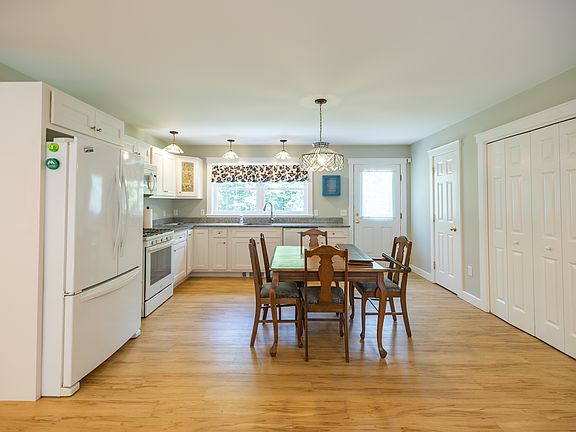 4th image of 313 Plummer Mill Rd