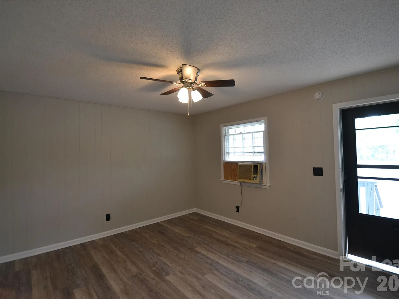 2 bed, 1.0 bath, 715 sqft, $995 — Photo 4