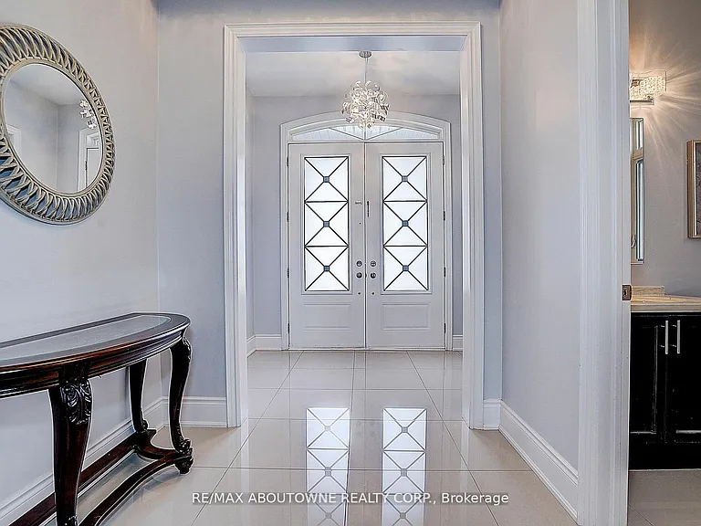 16 Gracedale Dr — Photo 3