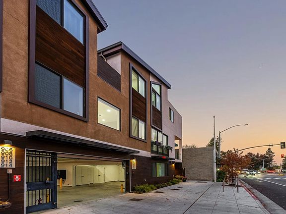 3rd image of 922 Woodside Rd