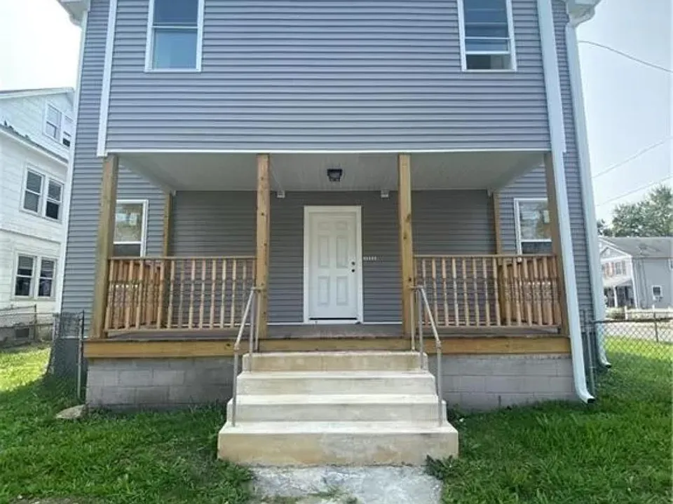 65 Charlotte St #2E