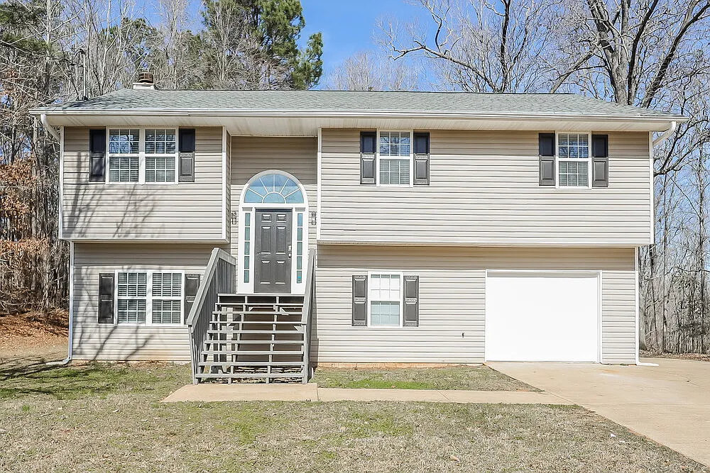 3 bed, 2.0 bath, 1368 sqft, $2,660 — Photo 1