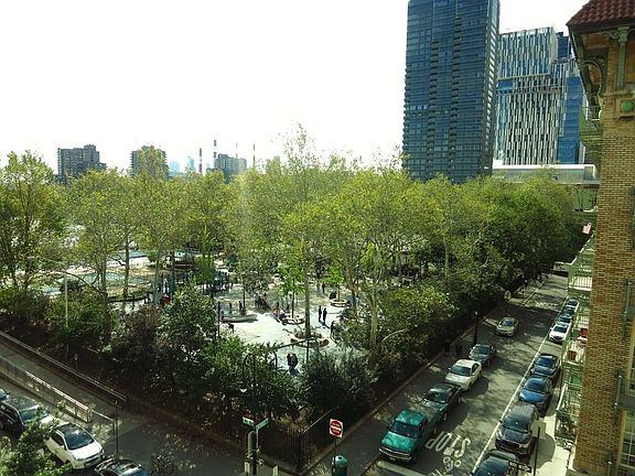 4th image of 527 E 78th St APT 5D