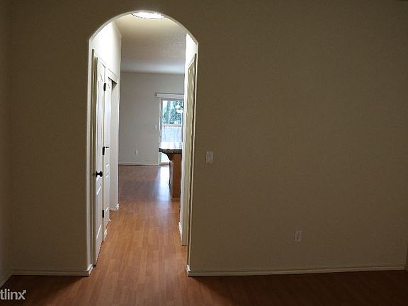 3rd image of 1828 NE 124th Ave