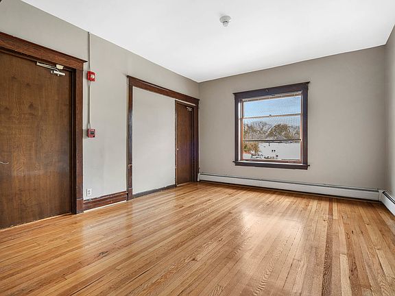 5th image of 319 Chicago Ave