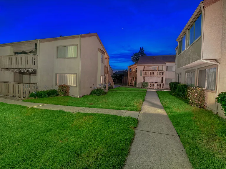 WOODSIDE VILLAGE — Photo 9