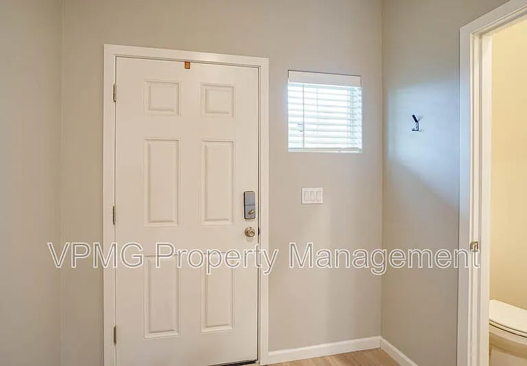 1423 W 16th Ave — Photo 4