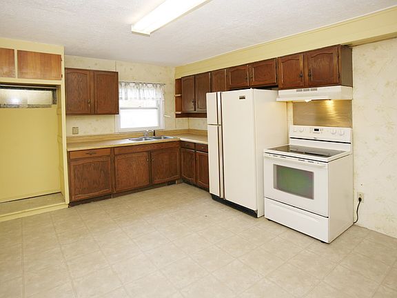 4th image of 7071 Shoreline Dr