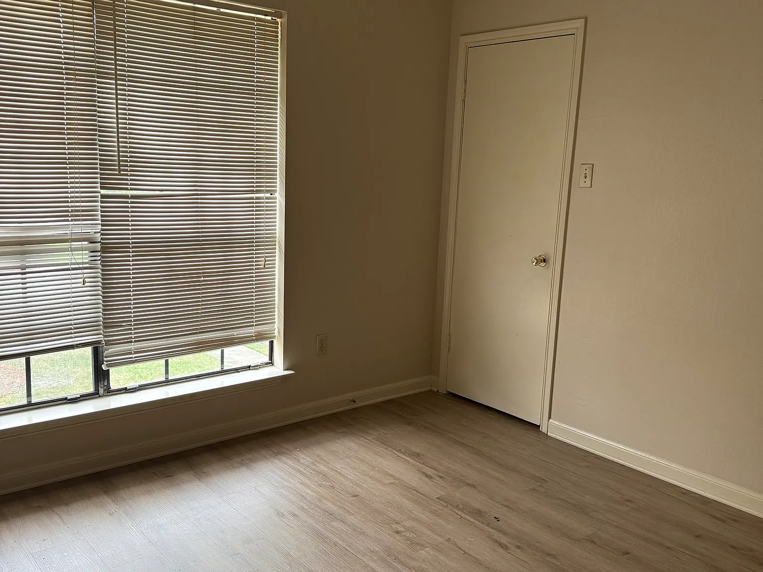 2 bed, 2.5 bath, 1200 sqft, $1,100 — Photo 2