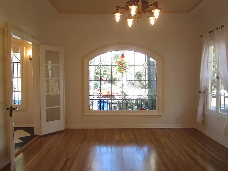 325 S Cochran Ave #102 — Photo 8