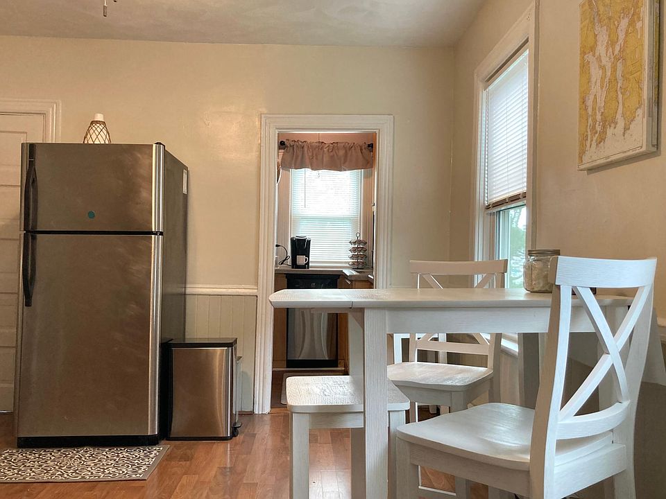Kitchen & Dining Area