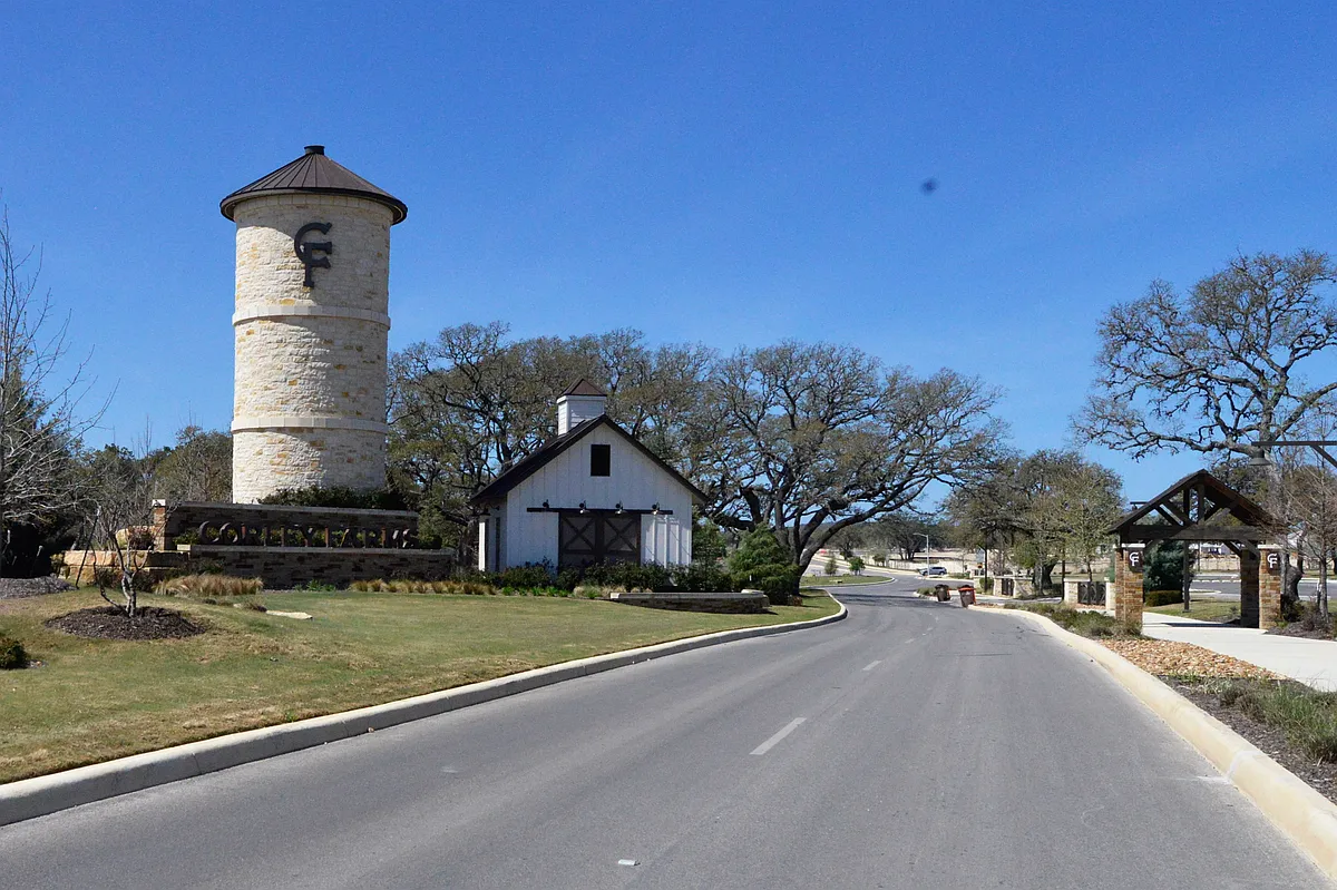 Building Photo - 141 Winding Windmill